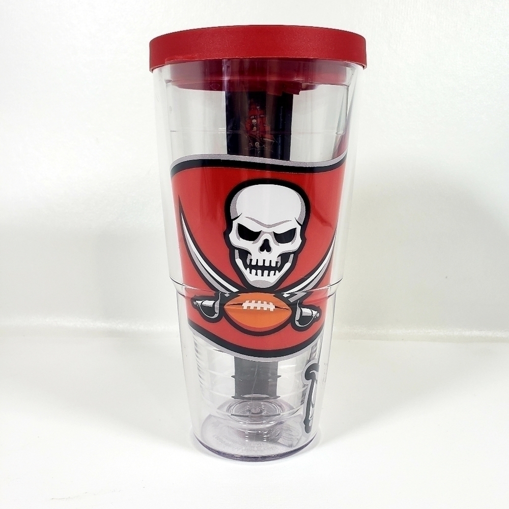 TERVIS 24 Oz Tumbler NFL Tampa Bay Buccaneers With Lid NEW